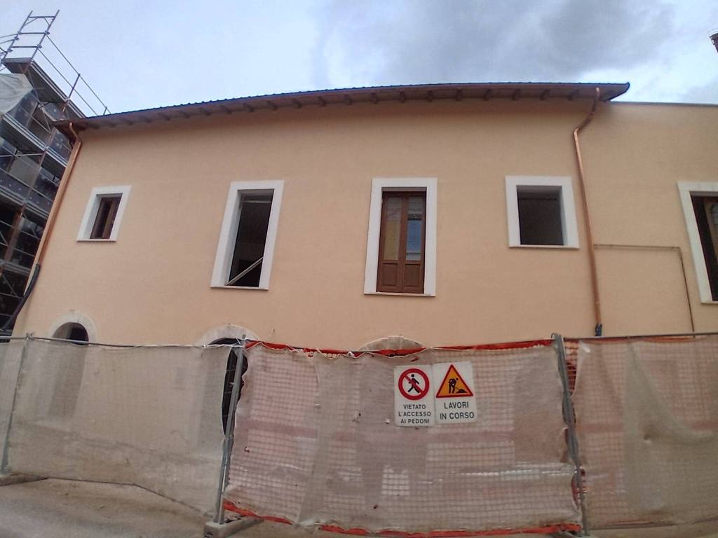 casa indipendente in vendita a L'Aquila in zona Centro Città