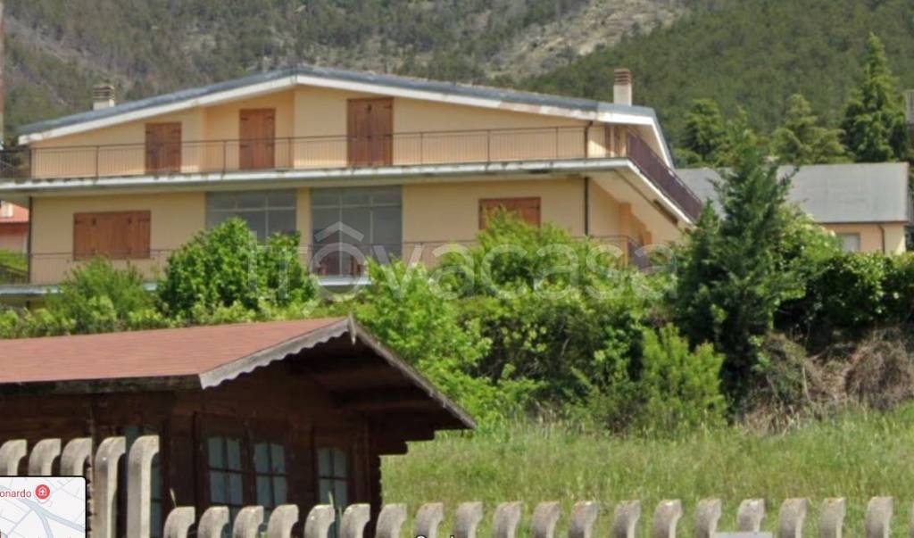 casa indipendente in vendita a L'Aquila in zona Pettino