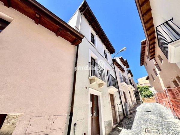 casa indipendente in vendita a L'Aquila in zona Monticchio/frazione Bagno