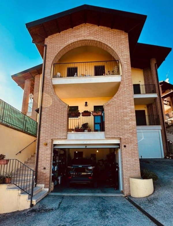 casa indipendente in vendita a L'Aquila in zona Preturo