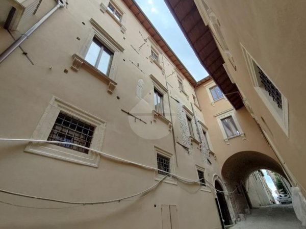 appartamento in vendita a L'Aquila in zona Centro Città