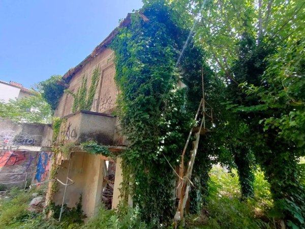 casa indipendente in vendita a L'Aquila in zona Centro Città
