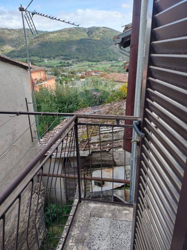 casa indipendente in vendita a L'Aquila in zona Arischia