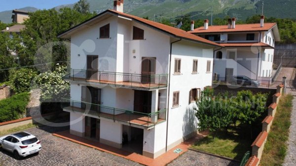 casa indipendente in vendita a L'Aquila in zona Assergi