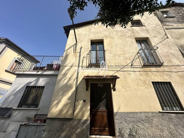 casa indipendente in vendita a L'Aquila in zona Coppito
