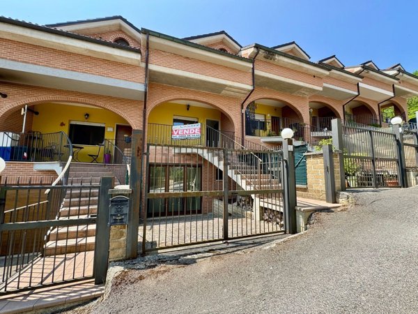 casa indipendente in vendita a L'Aquila in zona Colle Di Preturo