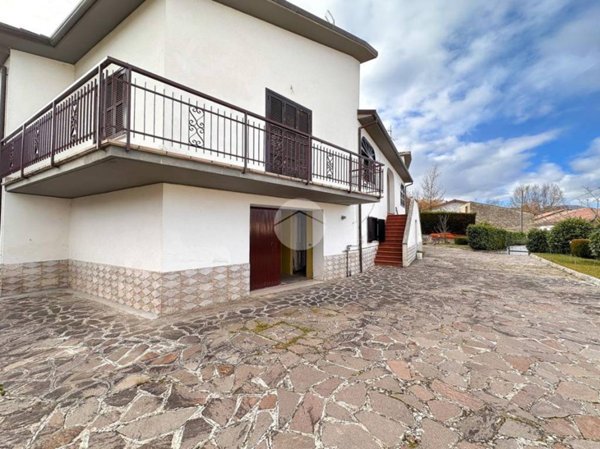 casa indipendente in vendita a L'Aquila in zona Sassa