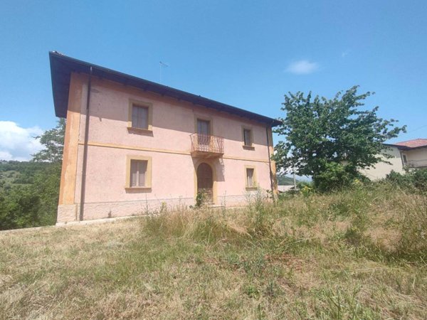 casa indipendente in vendita a L'Aquila in zona Preturo