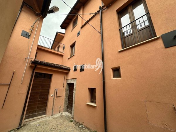casa indipendente in vendita a L'Aquila in zona Paganica