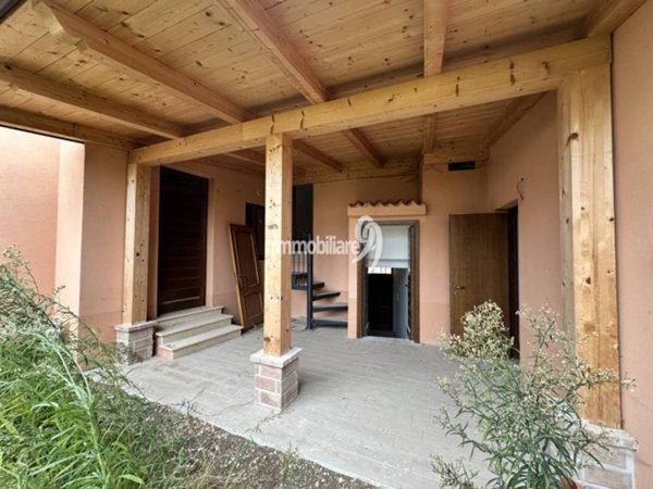 casa indipendente in vendita a L'Aquila in zona Centro Città