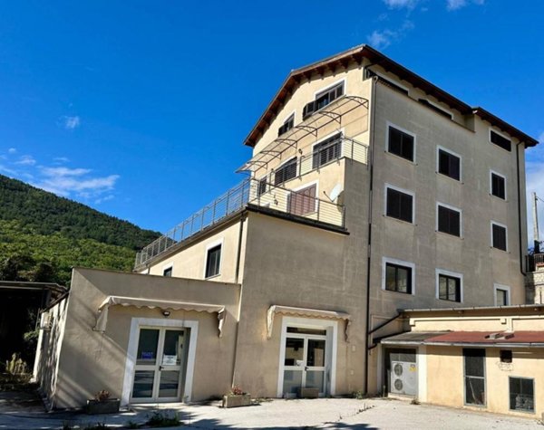 intera palazzina in vendita a L'Aquila