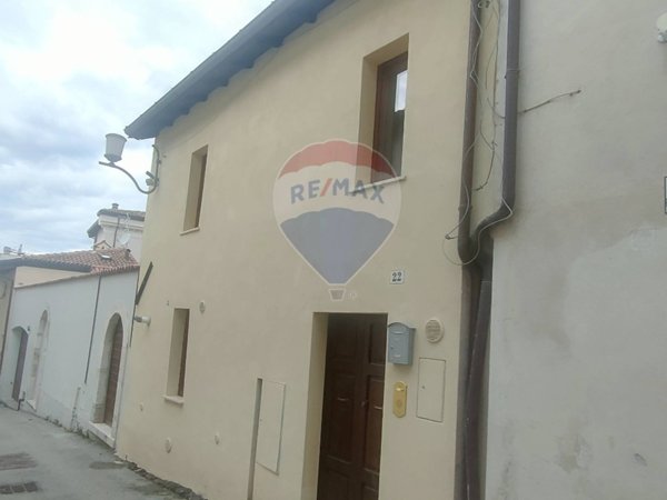 casa indipendente in vendita a L'Aquila in zona Centro Città