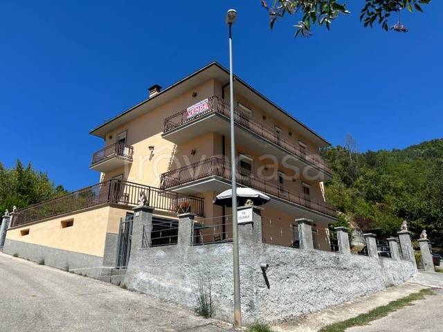 casa indipendente in vendita a L'Aquila in zona Assergi