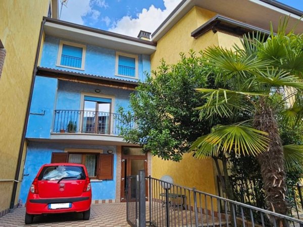 casa indipendente in vendita a L'Aquila in zona Torrione