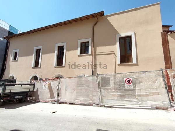 casa indipendente in vendita a L'Aquila in zona Centro Città