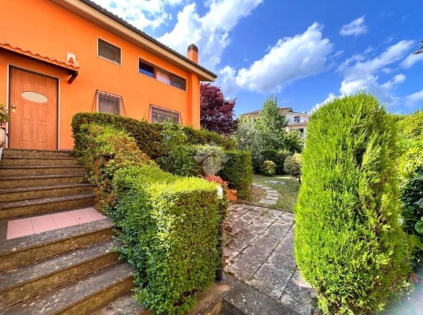 casa indipendente in vendita a L'Aquila in zona Coppito