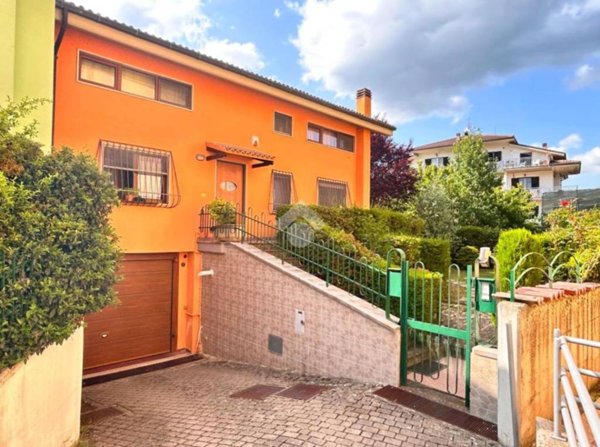 casa indipendente in vendita a L'Aquila in zona Coppito