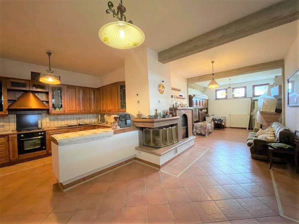 casa indipendente in vendita a L'Aquila in zona Filetto