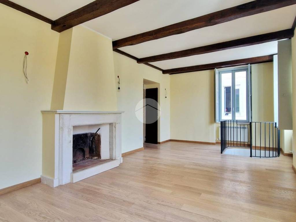 casa indipendente in vendita a L'Aquila in zona Centro Città
