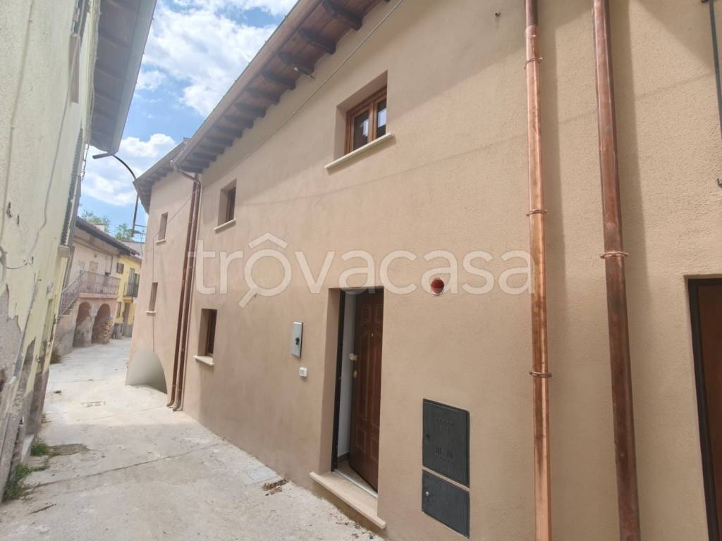 casa indipendente in vendita a L'Aquila in zona Pianola