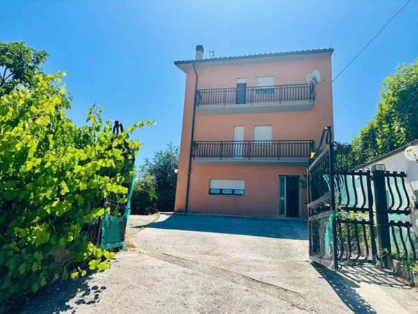 appartamento in vendita a L'Aquila in zona Monticchio/frazione Bagno