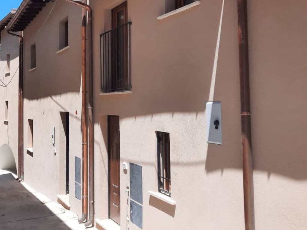 pentavano in vendita a L'Aquila in zona Pianola