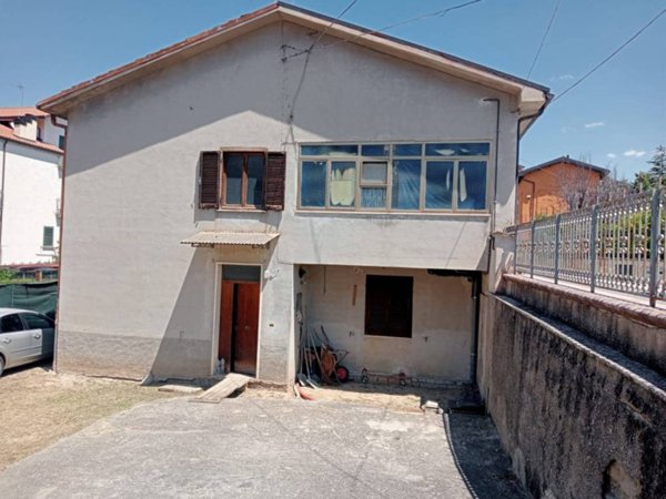 casa indipendente in vendita a L'Aquila in zona Torrione