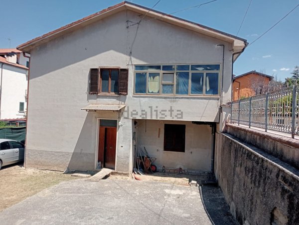 casa indipendente in vendita a L'Aquila in zona San Sisto