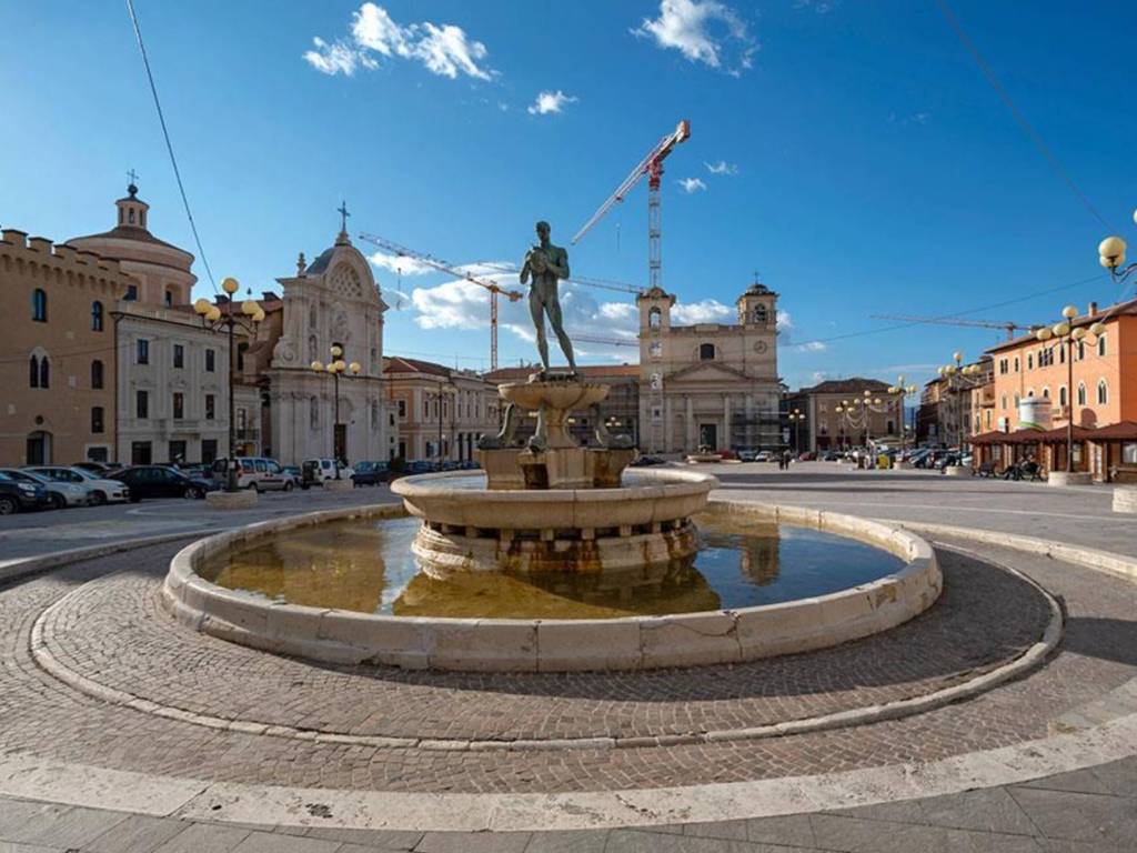 intera palazzina in vendita a L'Aquila in zona Centro Città