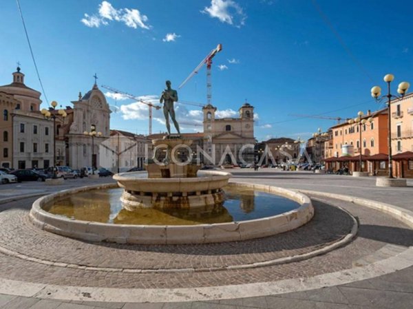 negozio in vendita a L'Aquila in zona Centro Città