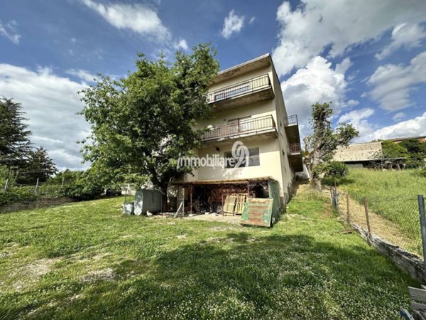 casa indipendente in vendita a L'Aquila