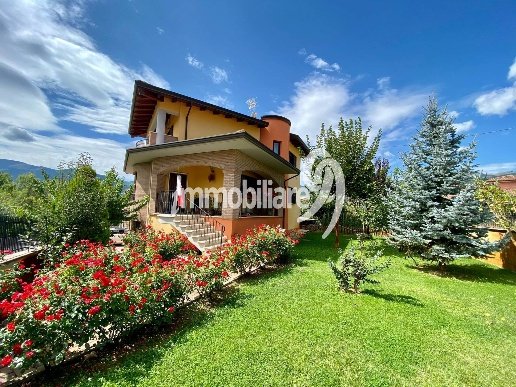 casa indipendente in vendita a L'Aquila