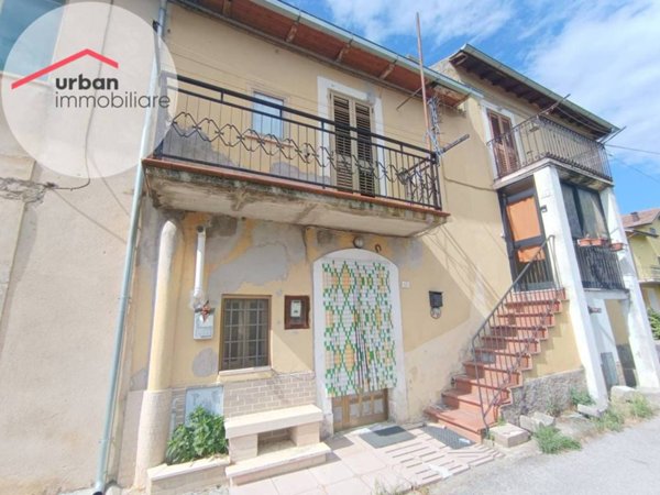casa indipendente in vendita a L'Aquila in zona Genzano