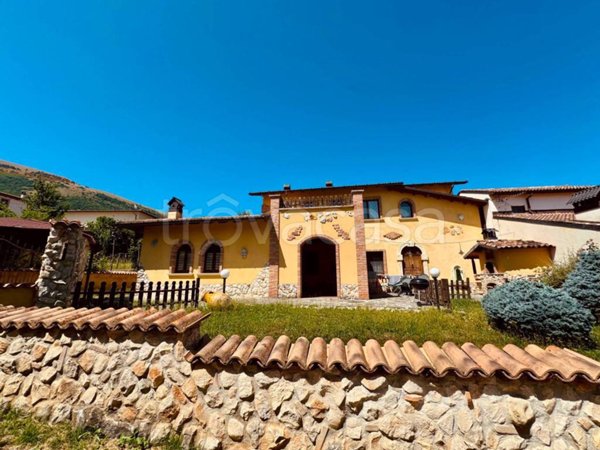 casa indipendente in vendita a L'Aquila