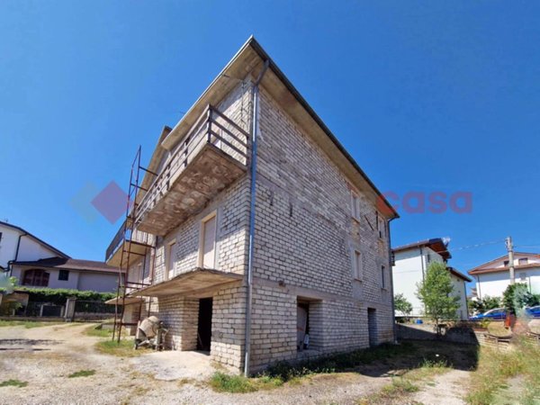 casa indipendente in vendita a L'Aquila in zona Sassa