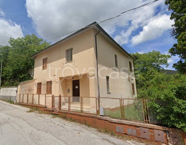 casa indipendente in vendita a L'Aquila in zona Preturo