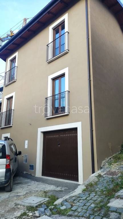 casa indipendente in vendita a L'Aquila in zona Sant'Elia