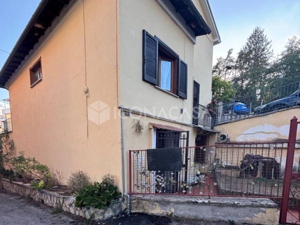 appartamento in vendita a L'Aquila in zona Centro Città