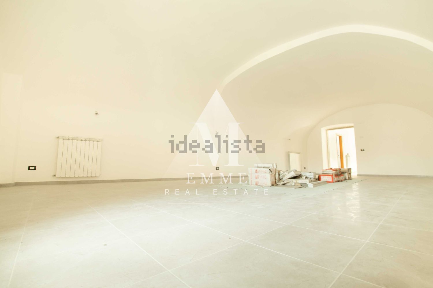 locale commerciale in vendita a L'Aquila in zona Centro Città