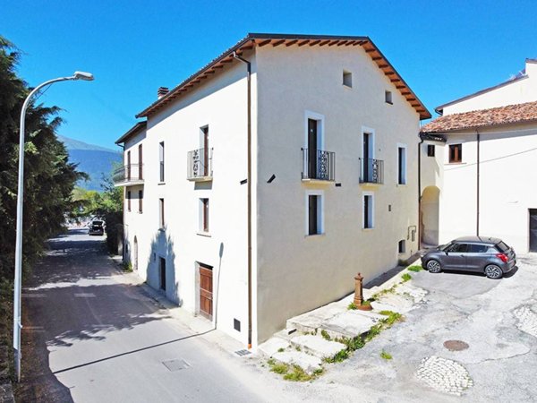 casa indipendente in vendita a L'Aquila in zona Sant'Elia
