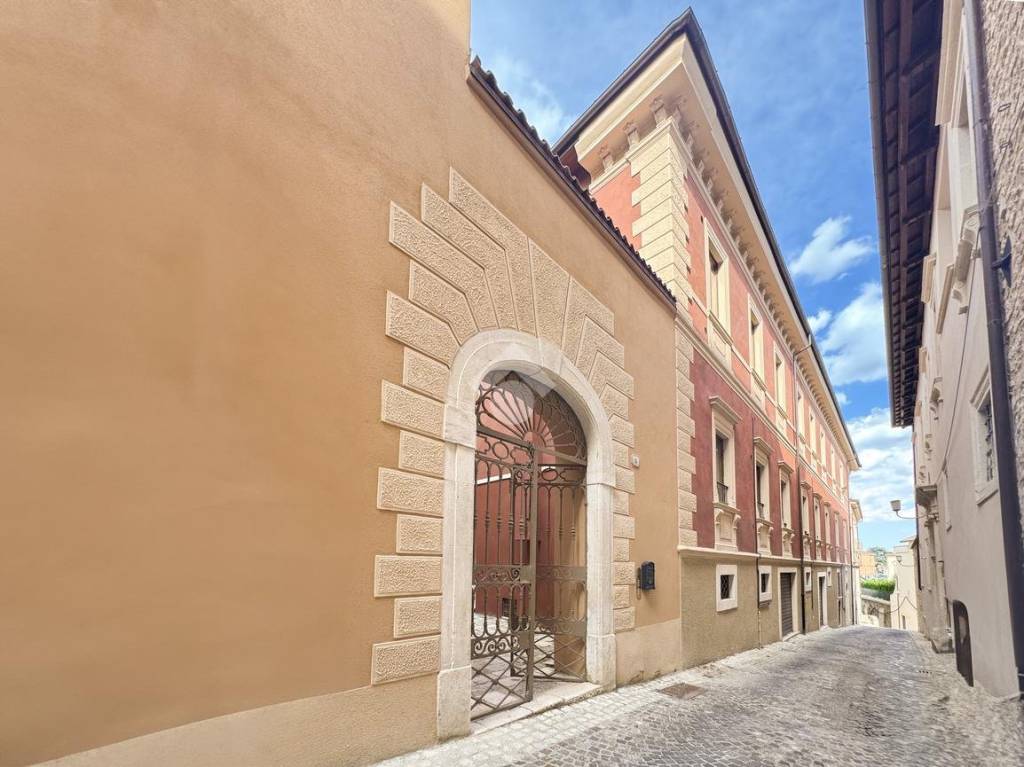 appartamento in vendita a L'Aquila in zona Centro Città