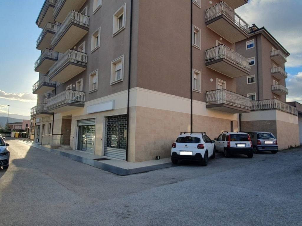 negozio in vendita a L'Aquila in zona Torrione