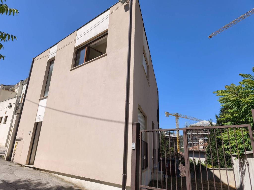 appartamento in vendita a L'Aquila in zona Centro Città