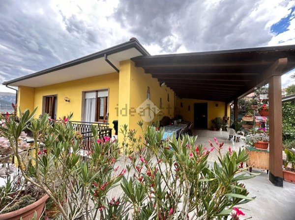 casa indipendente in vendita a L'Aquila in zona Pettino