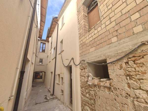 casa indipendente in vendita a L'Aquila in zona Monticchio/frazione Bagno