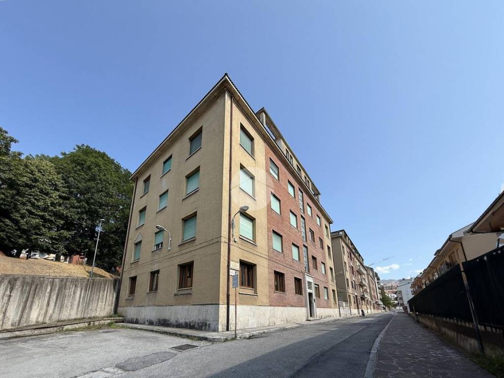 appartamento in vendita a L'Aquila in zona Centro Città