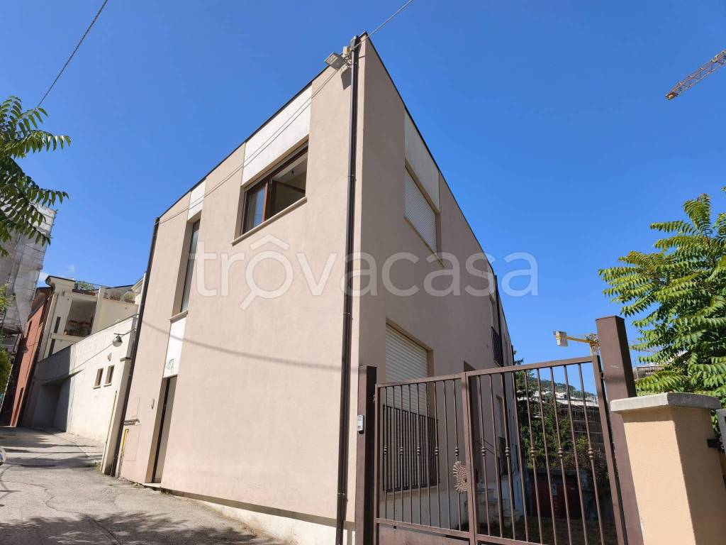 appartamento in vendita a L'Aquila in zona Centro Città