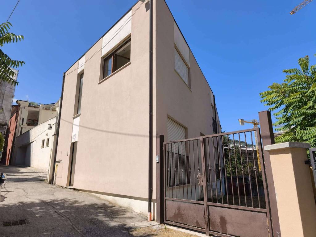 appartamento in vendita a L'Aquila in zona Centro Città