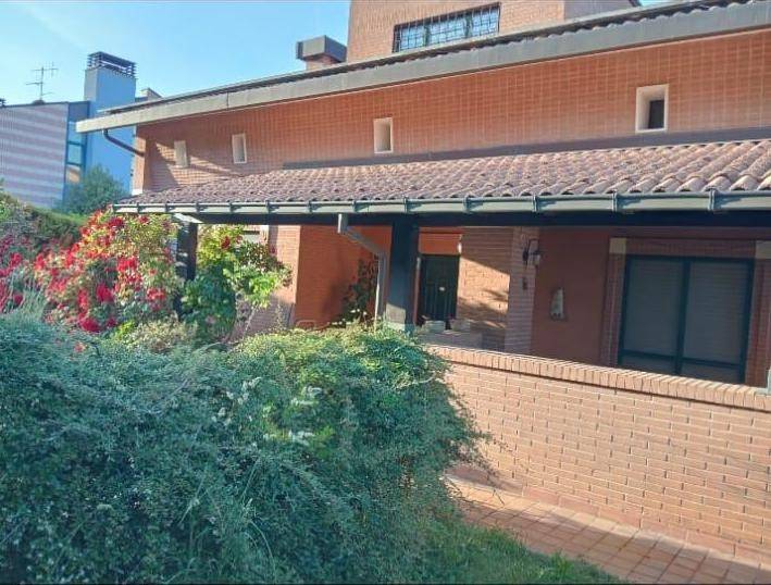 casa indipendente in vendita a L'Aquila in zona Pianola
