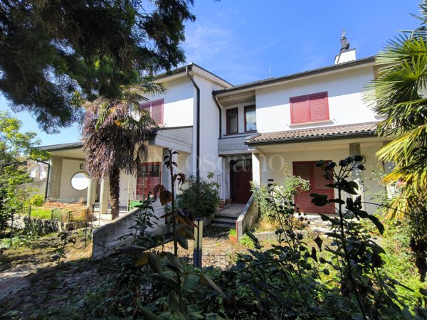 casa indipendente in vendita a L'Aquila in zona Assergi